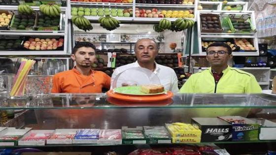 تواضع رجل سلطة العامل ” اليزيدي ” يظهر في محلبة بتزنيت