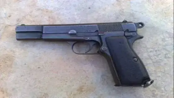 صبي في الثامنة يقتل رضيعة عندما كان يلهو بسلاح والده