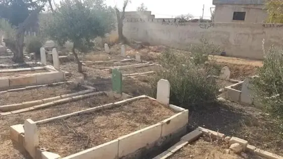 قلعة السراغنة.. شاب يُخْرِجٌ جثة والده من قبرها اشتياقا له
