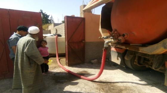 مسؤولون ينظمون قوافل لتوزيع المياه على مواطنين في غابات نفوذ إنزكان.