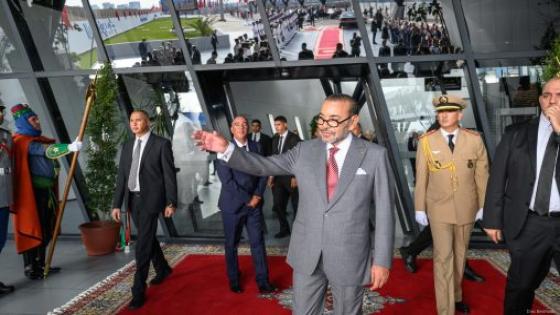 جلالة الملك يدشن ويزور عددا من المشاريع الكبرى المندرجة في إطار إعادة هيكلة وتطوير المركب المينائي للدار البيضاء
