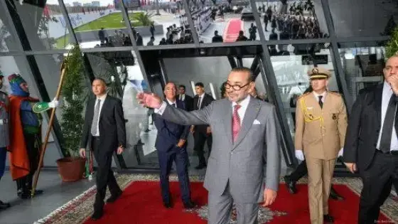 جلالة الملك يدشن ويزور عددا من المشاريع الكبرى المندرجة في إطار إعادة هيكلة وتطوير المركب المينائي للدار البيضاء