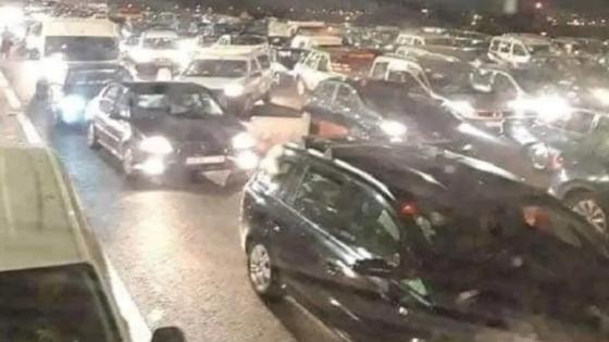 اختناق مروري رهيب مدخل مدينة أكادير، سببه الفيضانات.
