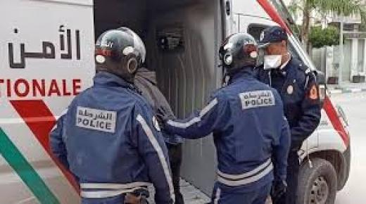 شرطي يلقي القبض على مجرم خطير في بيوكرى