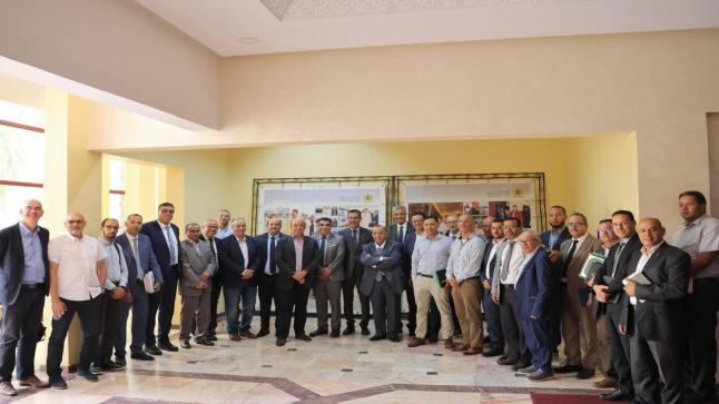 عامل إنزكان أيت ملول يقود اجتماعا لتسريع تحول الجهة إلى قطب إفريقي في تصدير المنتجات الفلاحية