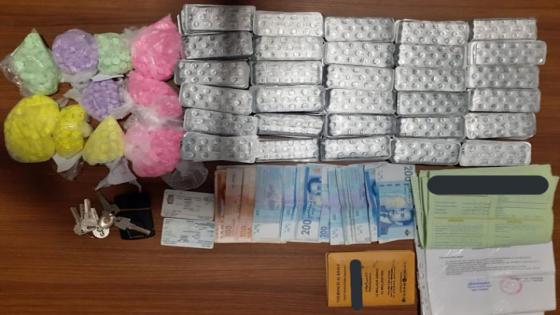 توقيف شخص للاشتباه في تورطه في قضية حيازة وترويج 10.891 وحدة من المؤثرات العقلية