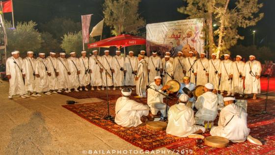 بالفيديو على إيقاعات” أحواش”.. انطلاق سهرات مهرجان تيفاوين لفنون القرية في دورته 14