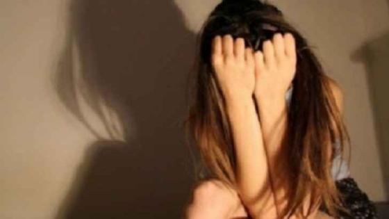 إذانة أستاذ فض بكارة تلميذة بايت ملول
