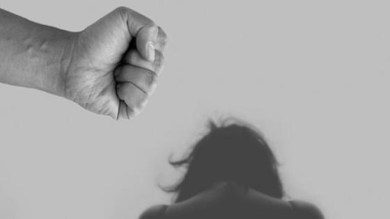 حقوقيات ينددن بمقتل سيدة ضحيةً للعنف الزوجي ويدعون لتعزيز حماية النساء