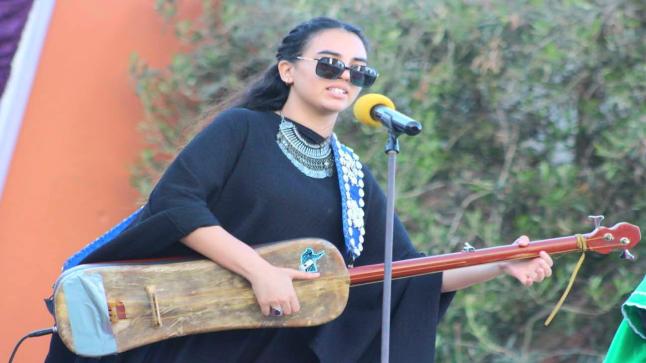 الفنانة ” إيجو بلجاوي ” صوت كناوي جديد خلد ظاهرة تاكناويت بسوس
