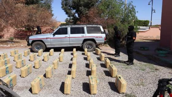 بتعليمات من “الديستي” … أمن كلميم يوقف 4 أشخاص يشتبه في تورطهم في إخفاء أزيد من طن من المخدرات وسط الرمال
