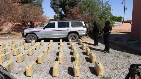 بتعليمات من “الديستي” … أمن كلميم يوقف 4 أشخاص يشتبه في تورطهم في إخفاء أزيد من طن من المخدرات وسط الرمال