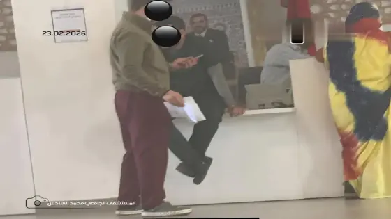 ممرض فوق مكتب الاستقبال يفضح واقع التسيب بمستشفى محمد السادس بأكادير