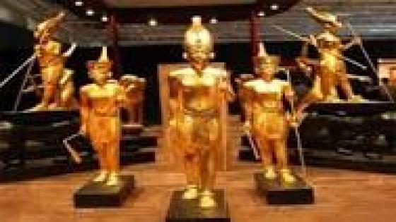 فرنسا تعيد لمصر أزيد من 100 قطعة أثرية مهربة
