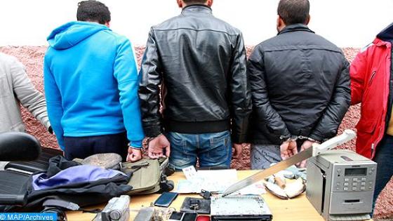 توقيف ثلاثة أشخاص للاشتباه في تورطهم في قضية تتعلق بحيازة وترويج المخدرات والمؤثرات العقلية