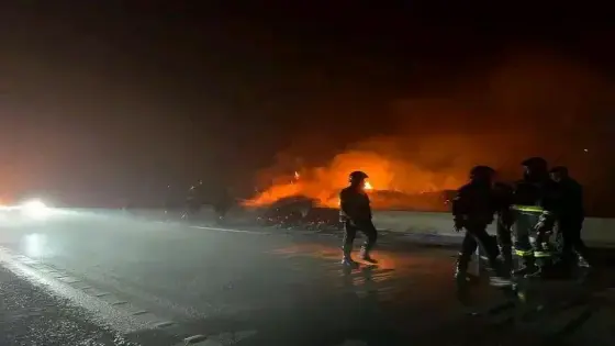 فاجعة على الطريق السيار.. النيران تلتهم شاحنة وتنهي حياة شخص بين أكادير وشيشاوة