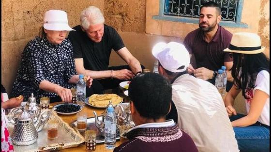 “كلينتون” وزوجته ينزلان ضيوفا على أسرة بأوريكا