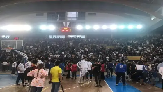 إصابات في حادث انهيار وسط قاعة المغطاة.