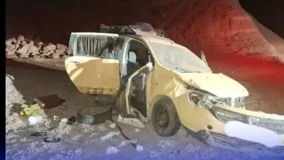 حادث سير مروع على طريق ورزازات: انقلاب سيارة أجرة يصيب عدة أشخاص فجر اليوم!