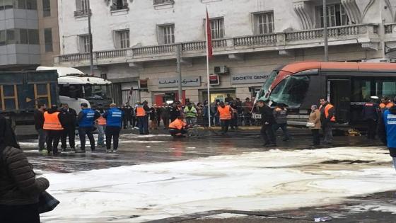 بالصور.. حادث خطير بين “ترامواي” البيضاء وشاحنة وسقوط ضحايا