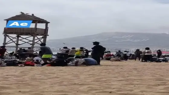 شاطئ أكادير يستقطب الجاليات الإفريقية جنوب الصحراء في يوم عيد الأضحى