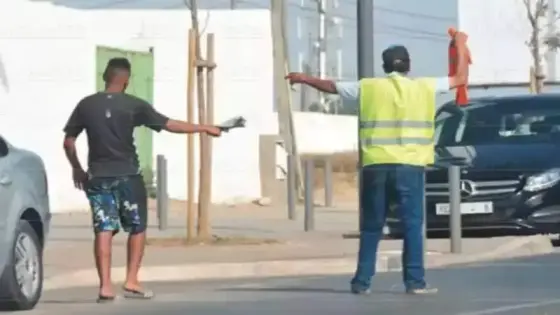 جماعة أكادير تخرج عن صمتها بخصوص المواقف والمرابد المجانية