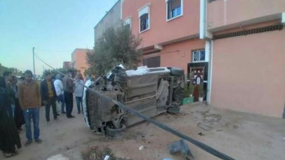 إنقلاب سيارة أجرة يحدث خسائر مادية فادحة ببلفاع