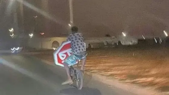 مصير الشاب الذي عمد إلى سرقة علامة “قف”