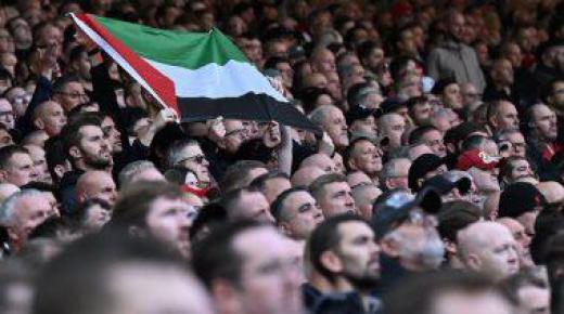 جماهير ليفربول تدعم فلسطين في لقاء إيفرتون وهتافات أنقذوا غزة (صور)