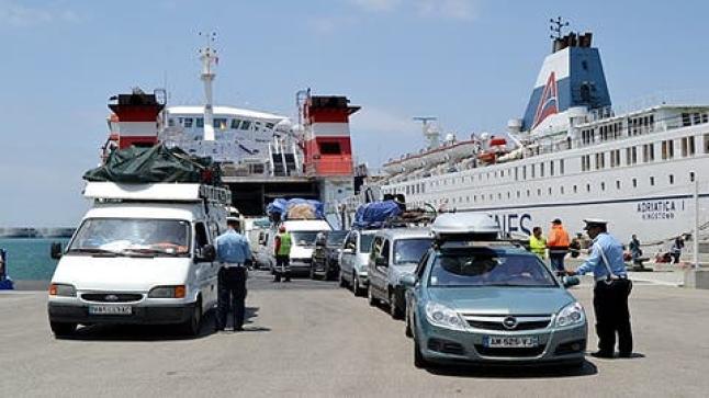 تنويه مدني بخدمات وجهود عناصر الجمارك ببوابة طنجة المتوسط 