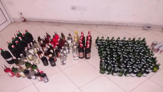 ايت ملول : حجز 170 قنينة خمر معدة للترويج بدون رخصة والجاني بين يدي العدالة