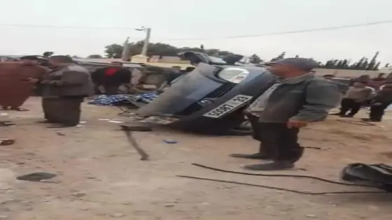 حادث مروري خطير يقتل سيدة ويفصل سيارات عن هياكلها في سيدي بيبي