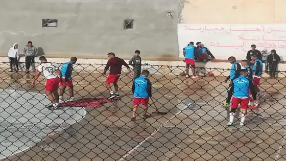بعد “الكراطا” بكأس العالم للأندية، لاعبو كرة اليد بسيدي افني يزيلون مياه الأمطار ب”الكاشا”- صور