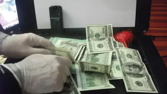 توقيف افريقيتين بحوزتهما أوراق مالية مزورة من العملة الصعبة
