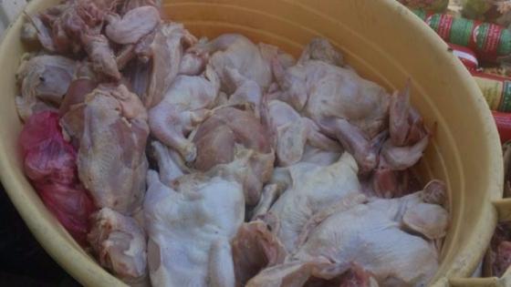حجز كميات من الدجاح الفاسد بمطاعم الوجبات السريعة بالعيون