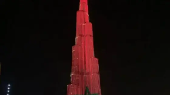 برج خليفة يتزين بالعلم المغربي احتفاءً بعيد العرش