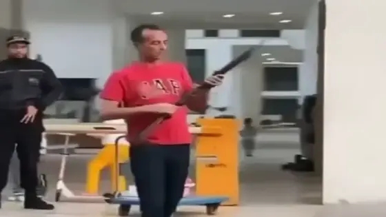 تأجيل محكامة الطبيب “‘ مول البندقية” والذي طارد شبابا بالرصاص في أكادير