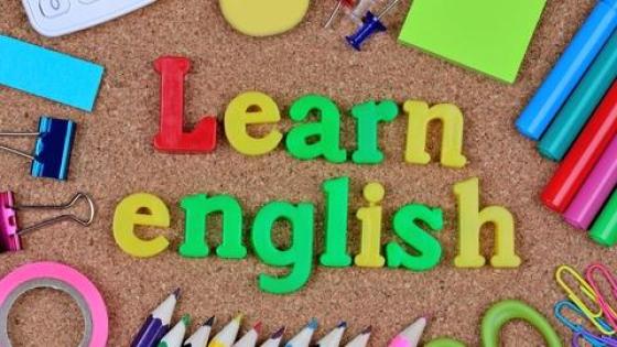 تخصيص برنامج إذاعي لتعلم اللغة الانجليزية.. نقابات تعليمية ثتمن تقوية حضور هذه اللغة في المنظومة التعليمية