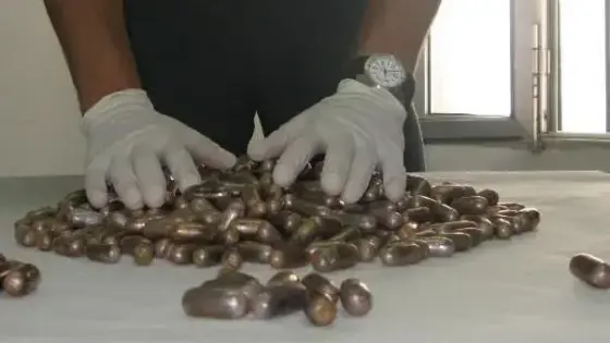 حجز 857 غراما من مخدر الشيرا لدى مواطنة تونسية بمطار محمد الخامس