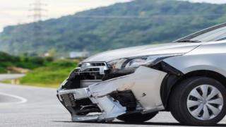 أوضاع حميمية داخل سيارة تتسبب في حادث مروري خطير بآيت ملول