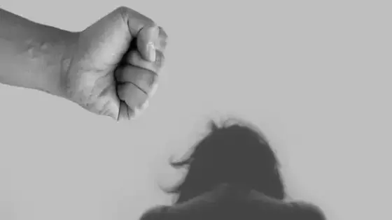 حقوقيات ينددن بمقتل سيدة ضحيةً للعنف الزوجي ويدعون لتعزيز حماية النساء
