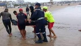 شاب يفقد حياته غرقًا بشاطئ أكادير ونجاة أربعة من أصدقائه