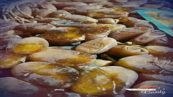 إتلاف 500 كيلوغراما من التمور الجزائرية المستوردة، وسط مطالب بتشديد المراقبة