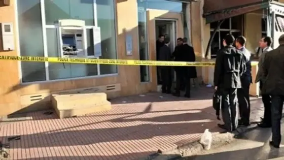 جهاز إنذار يفشل محاولة سرقة وكالة بنكية بآيت عميرة