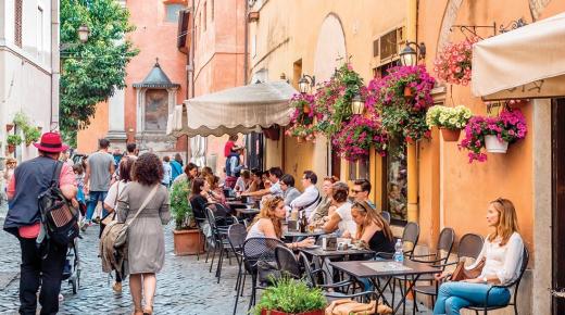 إيطاليا تتوقع ارتفاع عدد السياح هذا الصيف بنسبة 20 بالمئة مقارنة بالعام الماضي