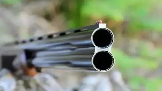 مراهق يطلق النار ببندقية صيد ويقتل شخصا ويعطب آخرين