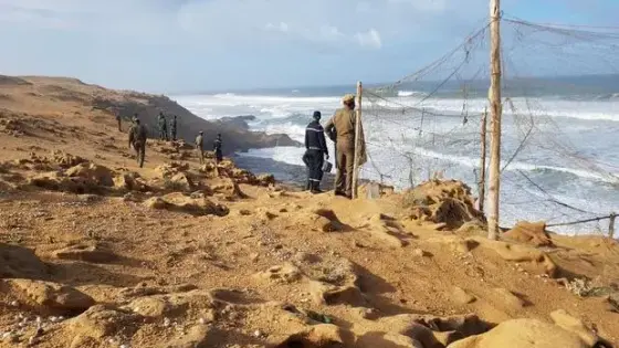 سوء الأحوال الجوية يحول دون العثور على جثث ضحايا انقلاب قارب تزنيت .. والسلطات تواصل عملية البحث