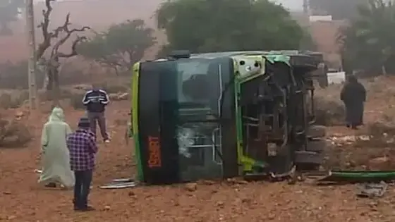 جرحى ومعطوبين في انقلاب حافلة ناحية تزنيت