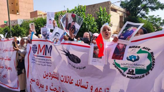 عائلات 44 مفقودا بسواحل العيون يحتجون ويطالبون بتسريع البحث لمعرفة مصيرهم