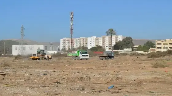 أكادير : حكم قضائى بهدم بناية غير قانونية شيدها رجل أعمال معروف وسط فيلات اليغ